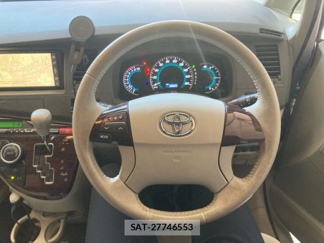 Toyota ISIS 2011-07 7962131-15