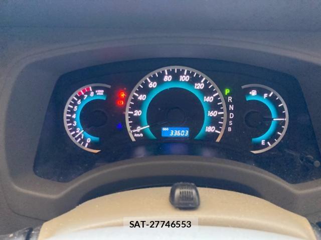 Toyota ISIS 2011-07 7962131-16