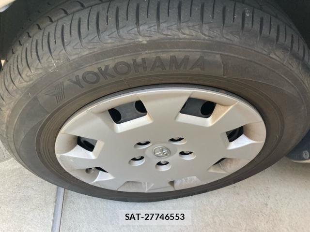 Toyota ISIS 2011-07 7962131-8
