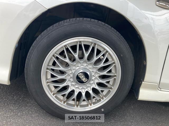 Toyota ISIS 2008-12 7962130-10