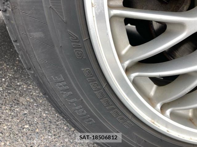 Toyota ISIS 2008-12 7962130-11