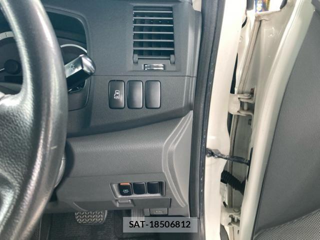 Toyota ISIS 2008-12 7962130-13