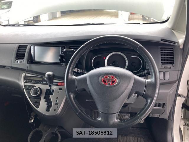 Toyota ISIS 2008-12 7962130-14