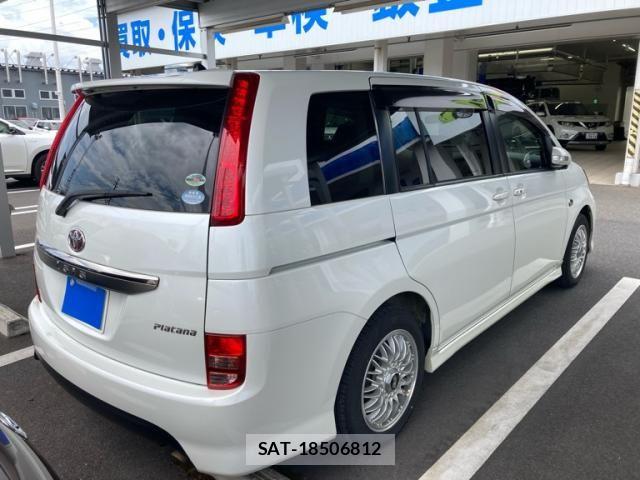 Toyota ISIS 2008-12 7962130-3