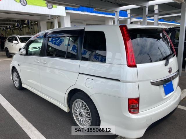 Toyota ISIS 2008-12 7962130-4