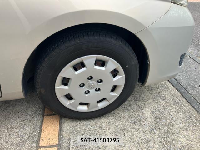 Toyota ISIS 2011-12 7979554-9