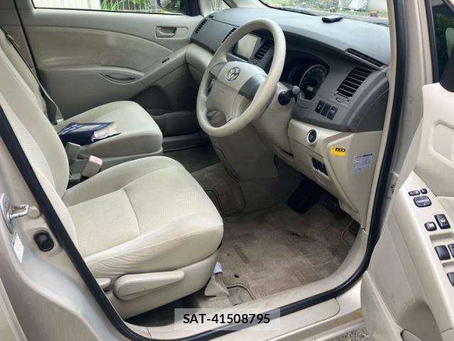 Toyota ISIS 2011-12 7979554-10