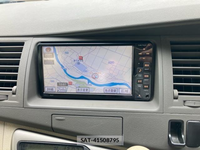 Toyota ISIS 2011-12 7979554-19