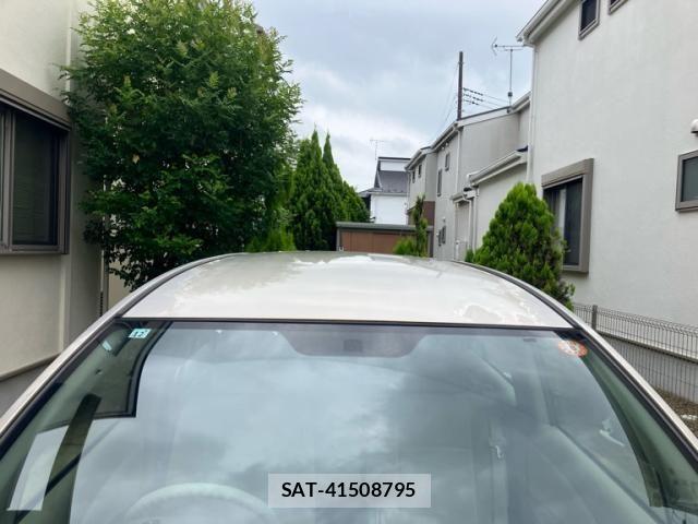 Toyota ISIS 2011-12 7979554-4