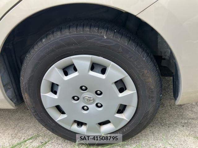 Toyota ISIS 2011-12 7979554-6