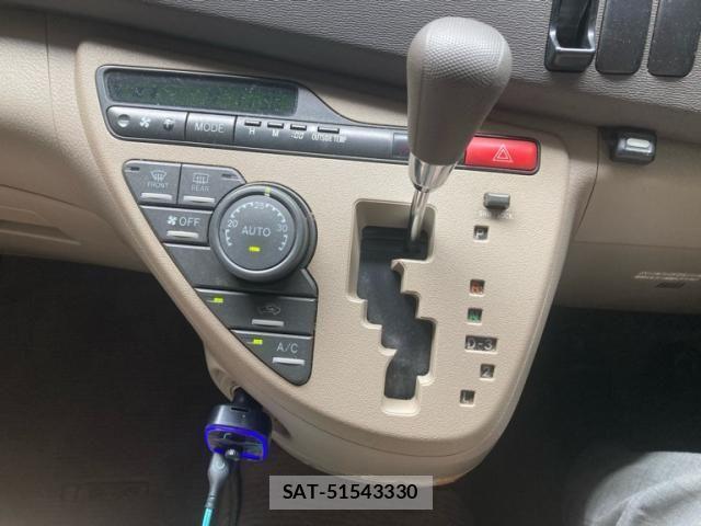 Toyota ISIS 2005-09 7979552-20