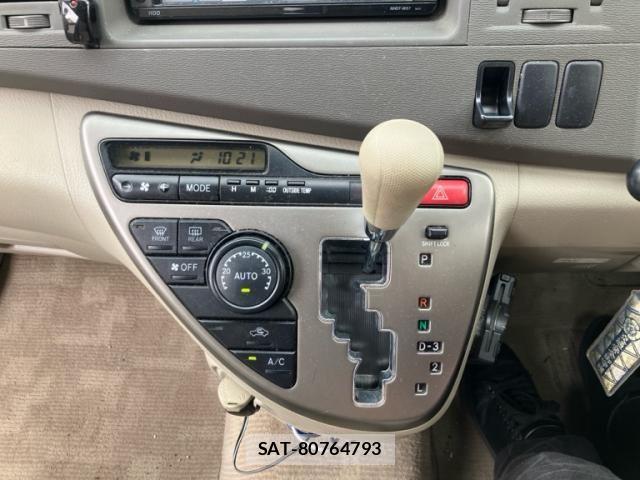 Toyota ISIS 2007-08 7979550-20