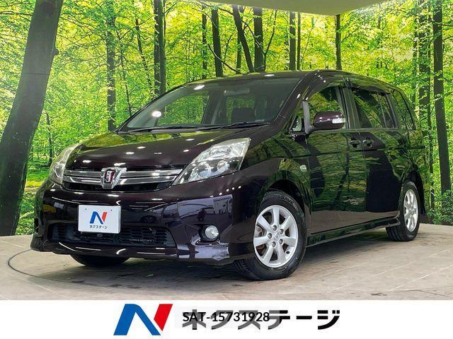 Toyota ISIS 2013-02 7979553-0