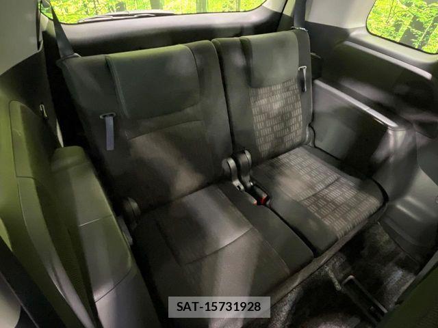 Toyota ISIS 2013-02 7979553-9