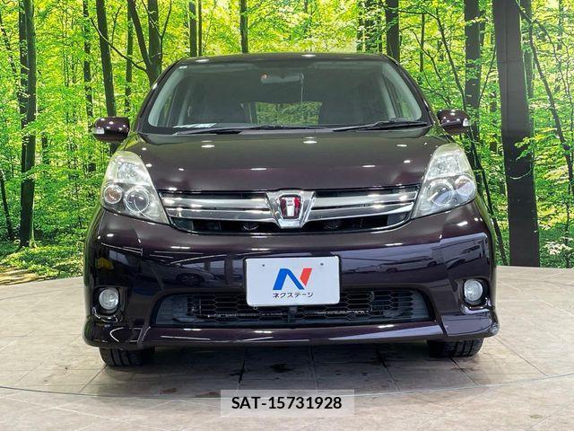 Toyota ISIS 2013-02 7979553-14