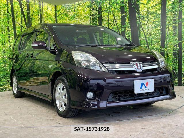 Toyota ISIS 2013-02 7979553-16