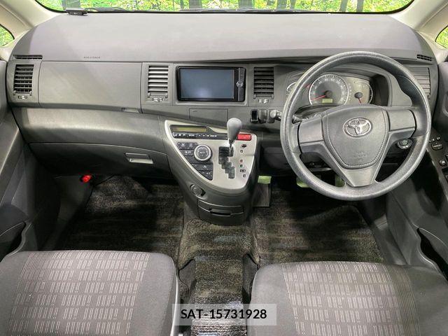 Toyota ISIS 2013-02 7979553-1