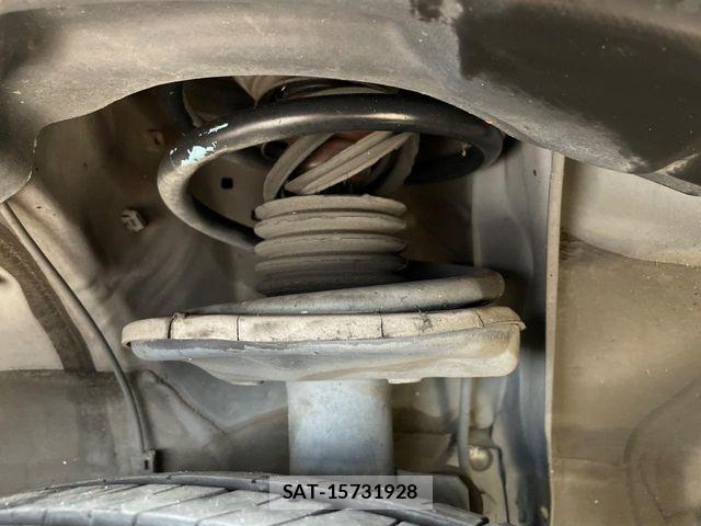 Toyota ISIS 2013-02 7979553-19