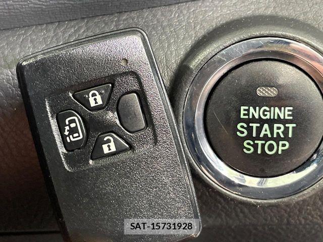 Toyota ISIS 2013-02 7979553-6
