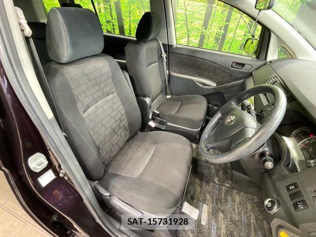 Toyota ISIS 2013-02 7979553-7