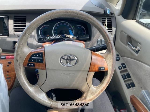 Toyota ISIS 2009-11 8036097-11
