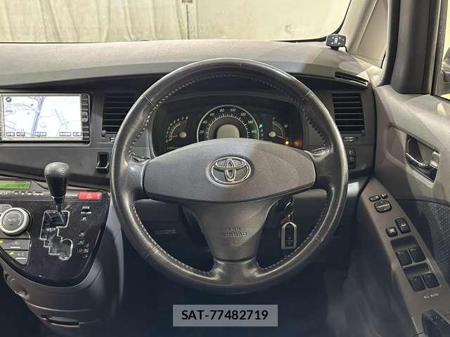 Toyota ISIS 2005-06 8036095-9