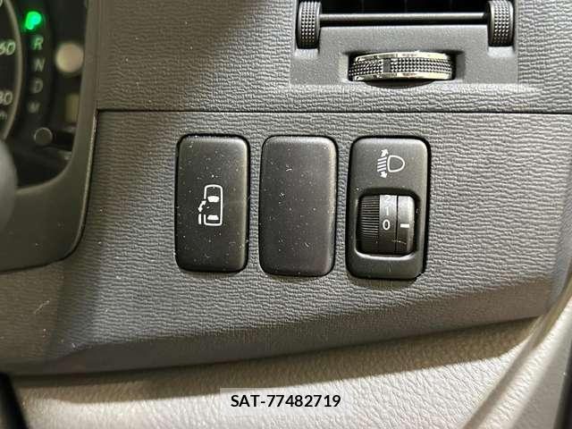 Toyota ISIS 2005-06 8036095-11