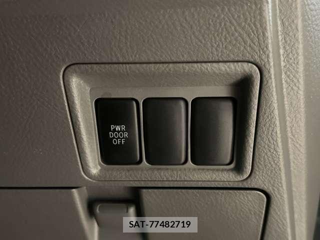 Toyota ISIS 2005-06 8036095-12