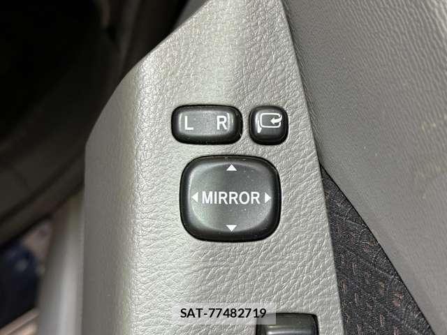 Toyota ISIS 2005-06 8036095-13
