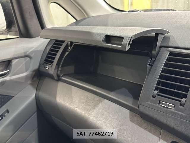 Toyota ISIS 2005-06 8036095-20