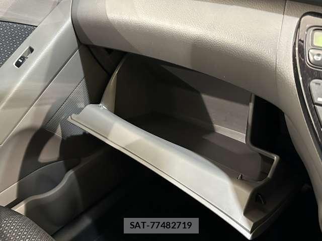 Toyota ISIS 2005-06 8036095-21