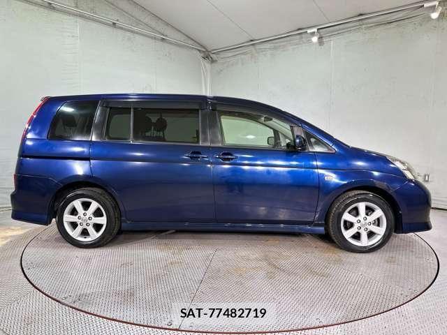 Toyota ISIS 2005-06 8036095-3