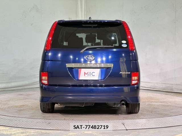 Toyota ISIS 2005-06 8036095-5