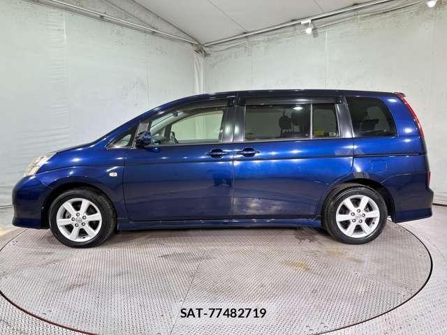 Toyota ISIS 2005-06 8036095-7