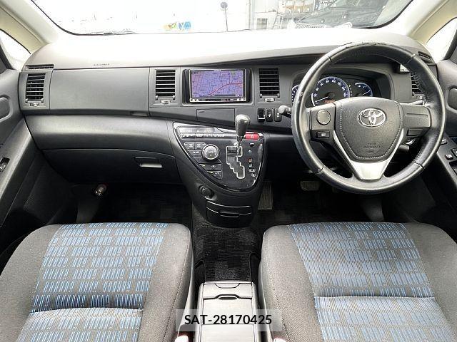 Toyota ISIS 2014-02 8036086-1