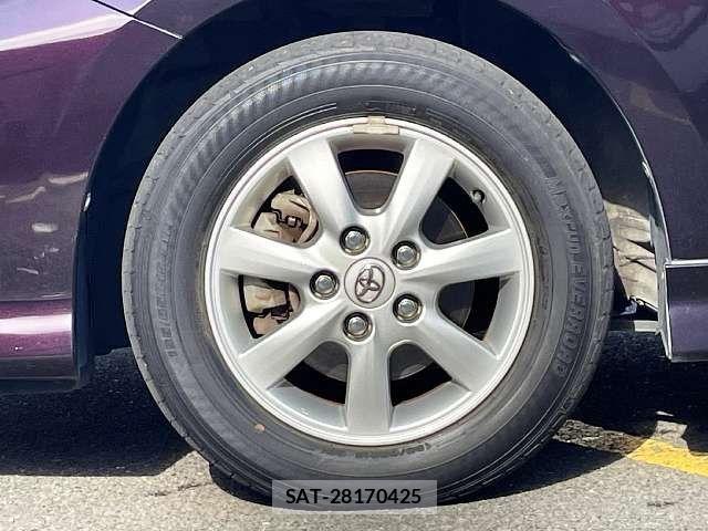 Toyota ISIS 2014-02 8036086-3