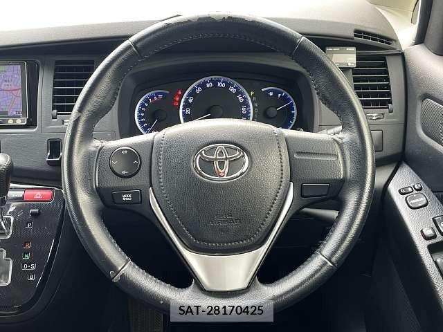 Toyota ISIS 2014-02 8036086-4