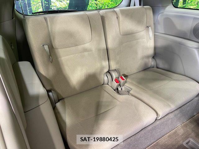 Toyota ISIS 2013-09 8036093-10