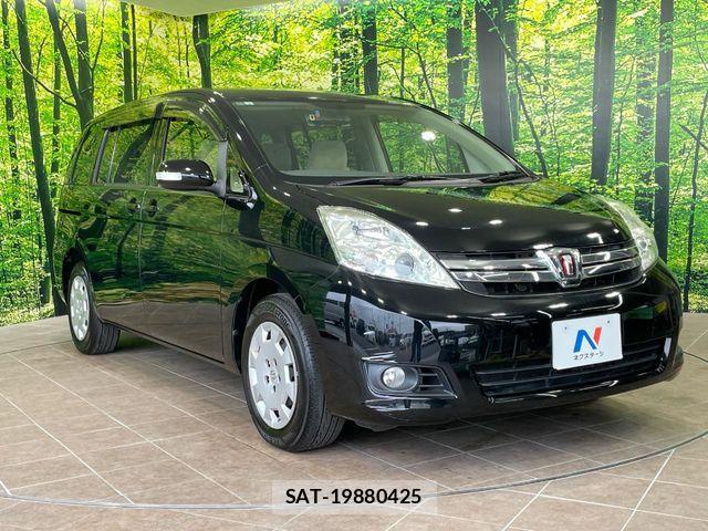 Toyota ISIS 2013-09 8036093-16