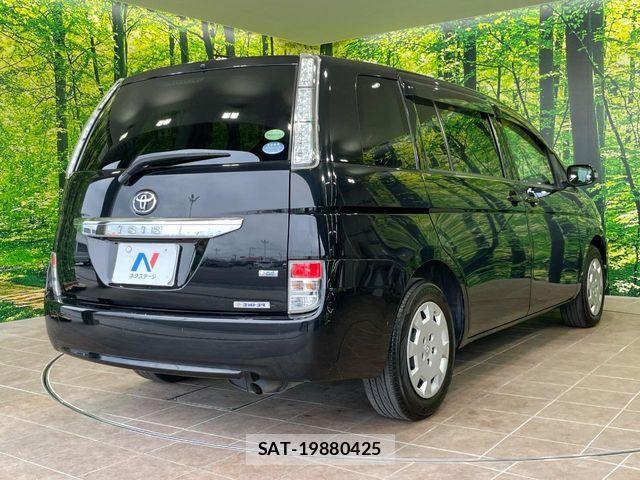 Toyota ISIS 2013-09 8036093-17