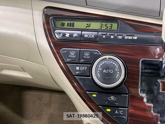 Toyota ISIS 2013-09 8036093-6