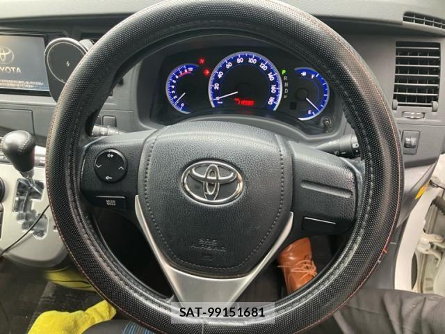 Toyota ISIS 2015-06 8036094-9
