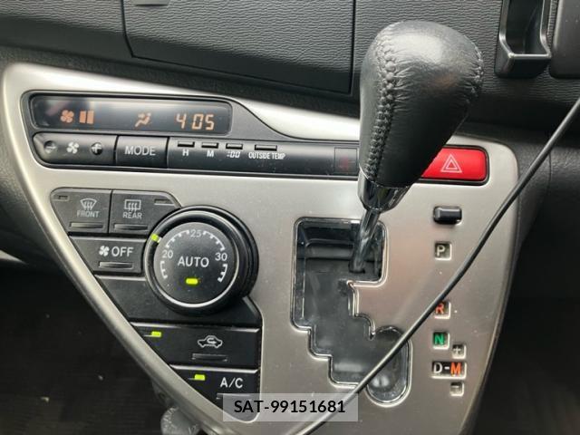 Toyota ISIS 2015-06 8036094-11