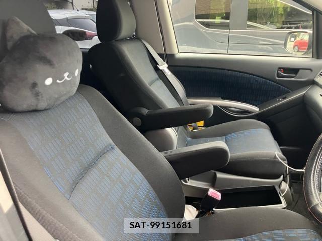 Toyota ISIS 2015-06 8036094-13