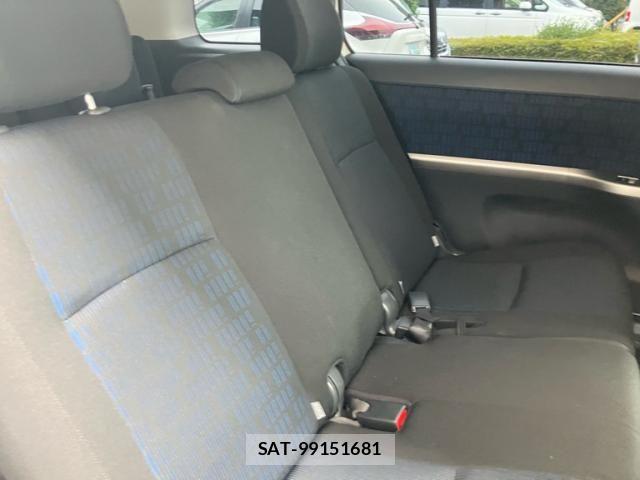 Toyota ISIS 2015-06 8036094-14
