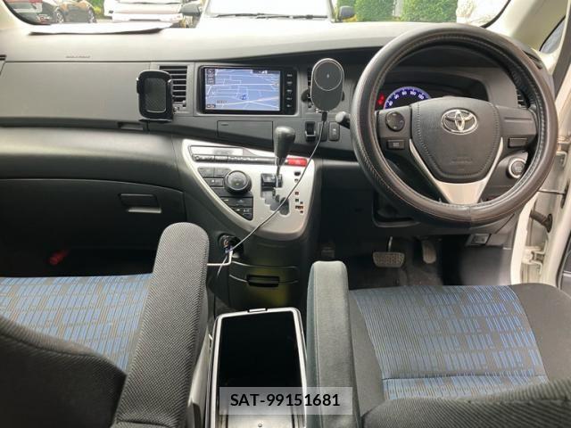 Toyota ISIS 2015-06 8036094-16