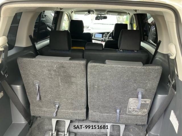 Toyota ISIS 2015-06 8036094-17