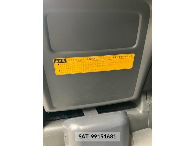 Toyota ISIS 2015-06 8036094-18