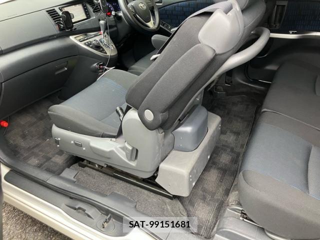 Toyota ISIS 2015-06 8036094-20