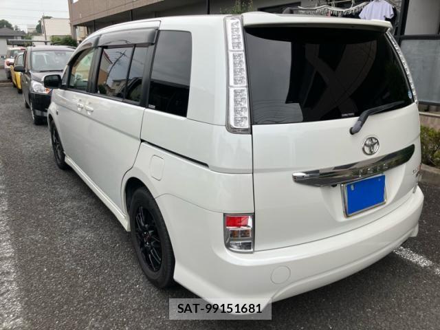 Toyota ISIS 2015-06 8036094-2